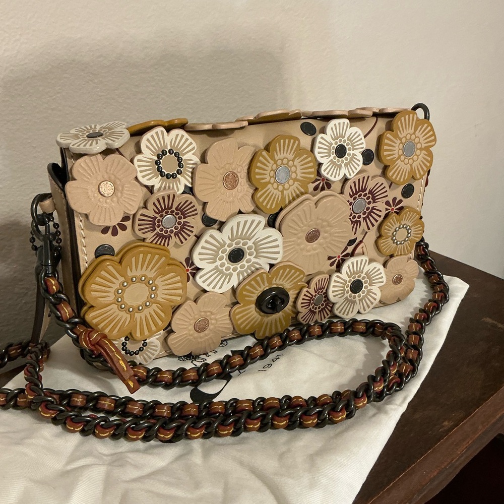 Rare Coach ‘Dinky with Crystal Tea Rose’ Floral Crossbody - Picture 1 of 8